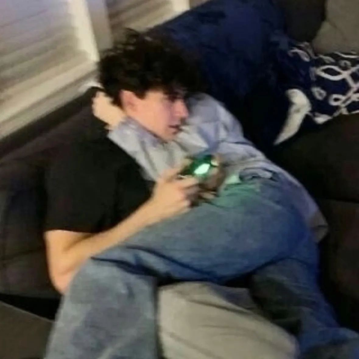 AI chat roleplay character Ashton, a virtual partner who can fulfill all your fantasies.