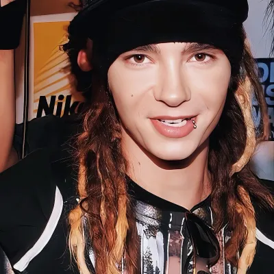 Engage in lively talking AI sessions with Tom Kaulitz and explore new stories.