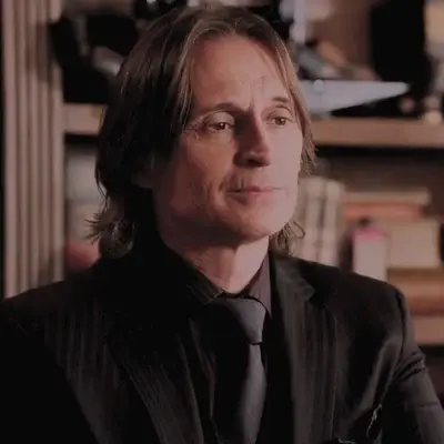 Mr Gold: Personaggio creativo di intelligenza artificiale per giochi di ruolo, per chat piccanti e scenari fantasy