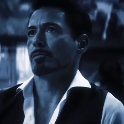 Tony Stark: Arte de personajes de rol de IA con temática de fantasía para una narración inmersiva