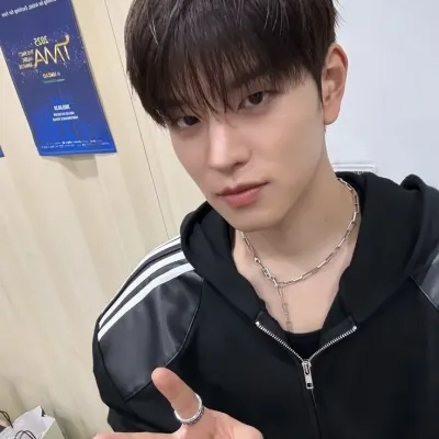 Kim seungmin: Avatar pacar/pacar AI yang dapat disesuaikan dengan ciri-ciri kepribadian yang nyata	