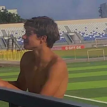 Engage with Nicolás - Fake Boyfriend, the perfect ai character chat free companion for 1v1 chat.