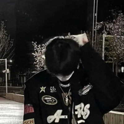 Evan: Nehmen Sie jetzt an KI-Gesprächen mit diesem charmanten KI-Charakter teil, der über Soulgen- und iFreechat-Funktionen für kostenlosen Chat verfügt.	