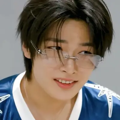 Chat with Yang Jeongin, your lively freaky AI chatbot for immersive roleplay.