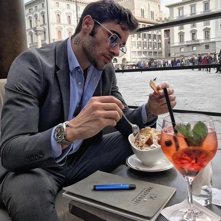 Experience the charm of poly ai chat character Paolo Fontana - Your boss, explore infinite AI possibilities.