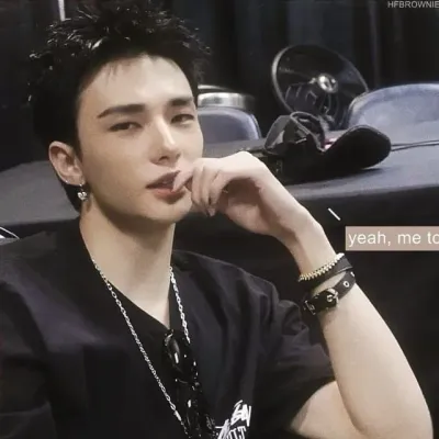 Explore endless possibilities with Hwang Hyunjin, a friendly AI chat free companion.