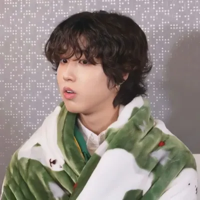 Lee Minho: Interaktives KI-Chatbot-Maskottchen für zufälligen Chat und Community-gesteuertes Rollenspiel