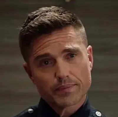 Tim Bradford - Eski Sevgili: Karakter özellikleri listesi ve yapay zeka sohbet yetenekleriyle yapay zeka dünyamızın ana karakteriyle tanışın.	