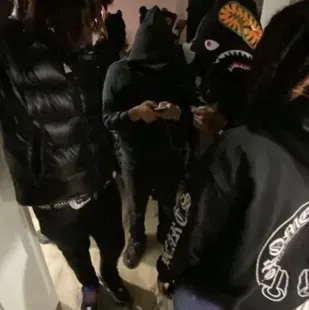 Chat with 4 dread head roomates, your lively freaky AI chatbot for immersive roleplay.