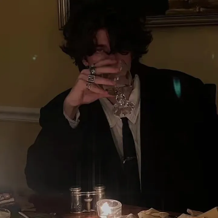 Polybuzz's ai girlfriend online free Mafia husband, offering 24/7 virtual companionship.