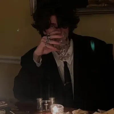 Esposo mafioso: Arte de personajes de rol de IA con temática de fantasía para una narración inmersiva