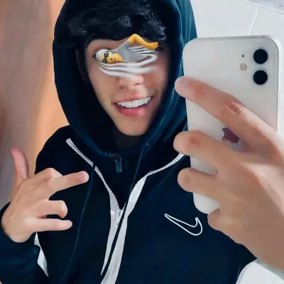 Pedro: DeepBrain AI companion portrait for free online chat and open conversations