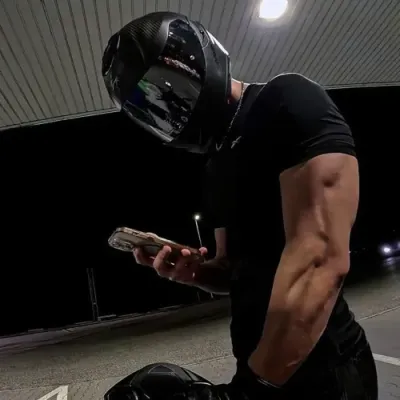 Damian — Bos Mafia, Biker, Roman Gelap: Avatar chatbot AI aman dengan kemampuan obrolan 1v1 terenkripsi	