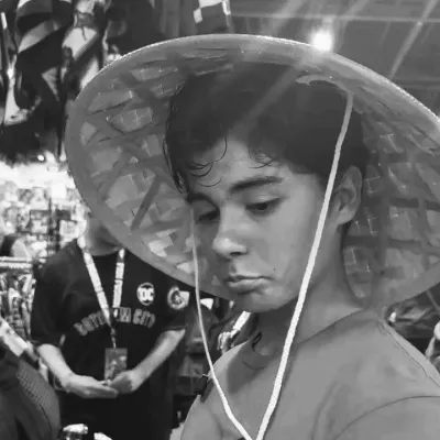 --Miguel mora--: Chat with our AI box, ready for chatbot online free and ask ai anything you want.