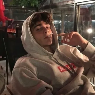 Start your 1v1 session with David, a playful roleplay AI chat bot.