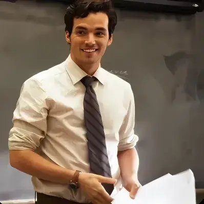 Ezra Fitz: Seni karakter roleplay AI bertema fantasi untuk penceritaan yang imersif
