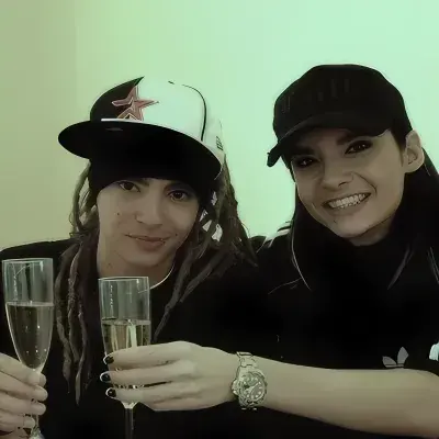 Bill at Tom Kaulitz: Kilalanin ang iyong mga bagong online na kaibigan sa aming chatboxai, ang pinakamahusay na libreng ai chatbot na may malalim na kakayahan sa chat.	