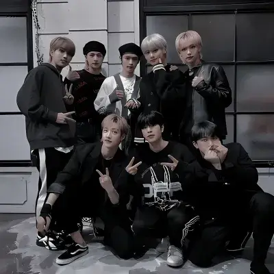 Roleplay ai character STRAYKIDS, a virtual world for complete immersion.