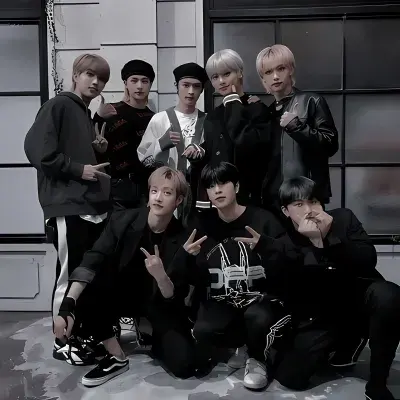 Personaje de juego de rol de chat de IA STRAYKIDS, un compañero virtual que puede cumplir todas tus fantasías.