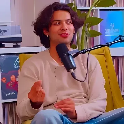 Xolo Mariduena: Retrato de companheiro de IA emocionalmente inteligente para conversas profundas	