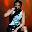 Nhân vật AI Chris-tô-phơ Băng-Chan đại diện cho dịch vụ nhập vai và trò chuyện 1v1