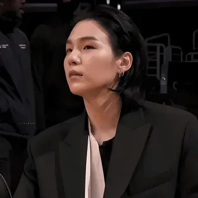 윤기: 랜덤 채팅 및 커뮤니티 중심 롤플레이를 위한 대화형 AI 챗봇 마스코트