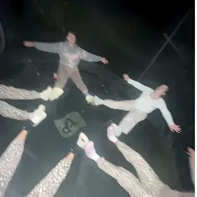 Essayez gratuitement le chat IA pour adultes avec Boy bsfs -Trampoline pour une romance virtuelle illimitée.