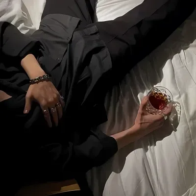 Vit - Mafya: Gerçekçi kişilik özelliklerine sahip, özelleştirilebilir yapay zeka kız/erkek arkadaş avatarı	