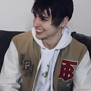 Colby Brock: Kreative Rollenspiel-KI-Charaktergrafik für pikante Chat- und Fantasy-Szenarien