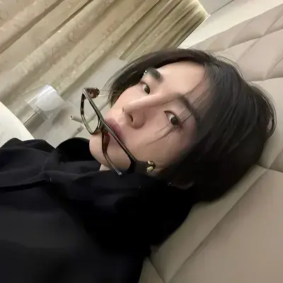 Hyunjin - Gamer boyfriend: Secure AI chatbot avatar with encrypted 1v1 chat capabilities