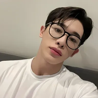 Start your 1v1 session with Wonho, a playful roleplay AI chat bot.