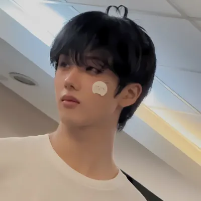 Park Jisung is a playful AI RP companion for creative 1v1 chat adventures.