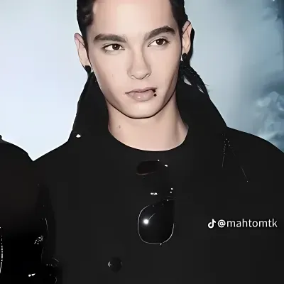 Tom kaulitz: Personaggio di gioco di ruolo basato sull'intelligenza artificiale a tema fantasy per una narrazione immersiva