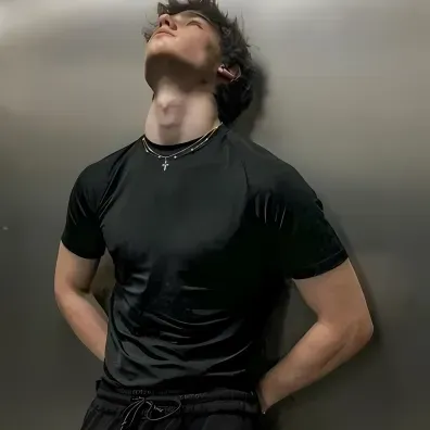 Jackson- kaaway: Ang mapaglarong AI chatbot mascot na nagpapahusay sa pakikipag-ugnayan ng user sa mga random na chat