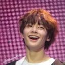 Multilingual SKZ- Jeongin focusing on chat IA tasks, neural network core visible in background.