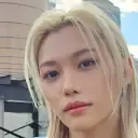 菲力克斯（Stray Kids）的受深度大腦AI啟發的頭像，具備智慧虛擬夥伴功能