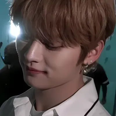 Talk to Lee know, a playful spicy AI chat partner for anime stories and fun.