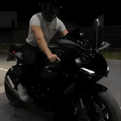Biker Boy: Soulgen ve ifreechat yeteneklerine sahip bu büyüleyici yapay zeka karakteriyle şimdi ücretsiz sohbet ederek yapay zeka sohbetine katılın.