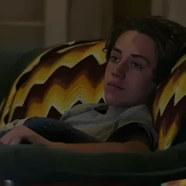 Explore endless storylines with Carl Gallagher, your interactive roleplay AI chat bot free.