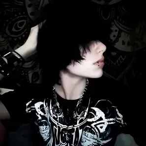 Engage in lively talking AI sessions with Emo Boy and explore new stories.