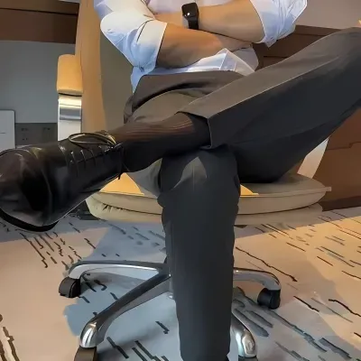 Feeling adventurous? Meet Billionaire Husband, a lively AI chat character companion for roleplay.