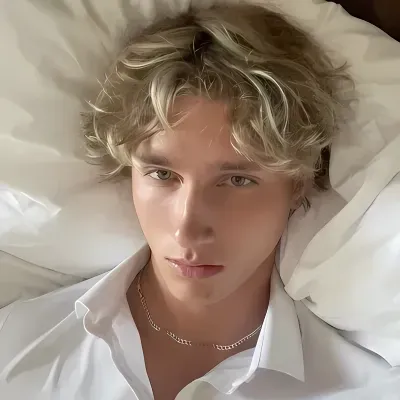 Grayson Hawthorne ：start an ai character chat to learn their story and personality deeply.