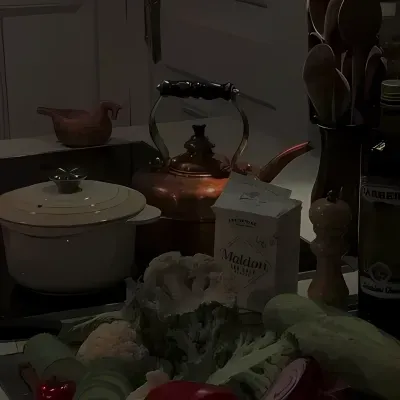 Chat with Lenon, your lively ai chatbot online partner for immersive 1v1 adventures.