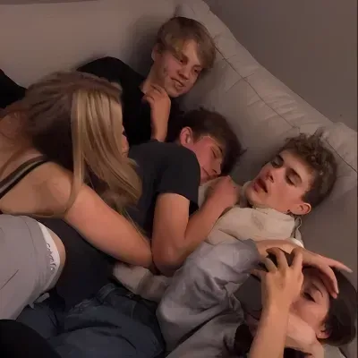 Boy Bbsfs is waiting. Start your private, thrilling, and spicy chat now.