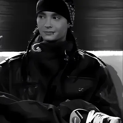 Tom Kaulitz: Chat with our AI box, ready for chatbot online free and ask ai anything you want.	
