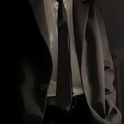 Start your 1v1 session with OLDER MAN, a playful roleplay AI chat bot.