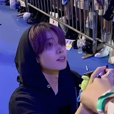 Meet Lee Heesung, your lively anime AI chatbot partner for immersive storytelling.