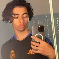 Younes: Converse com nossa caixa de IA, pronta para chatbot online gratuito e pergunte à IA o que quiser.	