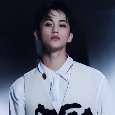 마크 리: 글로벌 채팅 온라인 서비스를 위한 다국어 AI 대화 파트너 아이콘
