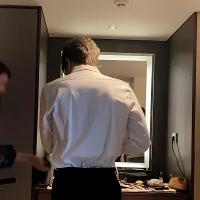 Explore endless possibilities with AARON WARNER, a friendly AI chat free companion.